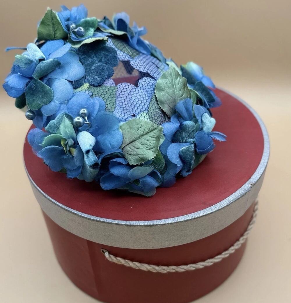 John Wanamaker 1950 Box Fleur de Lis blue green floral velvet Topper Hat Wreath